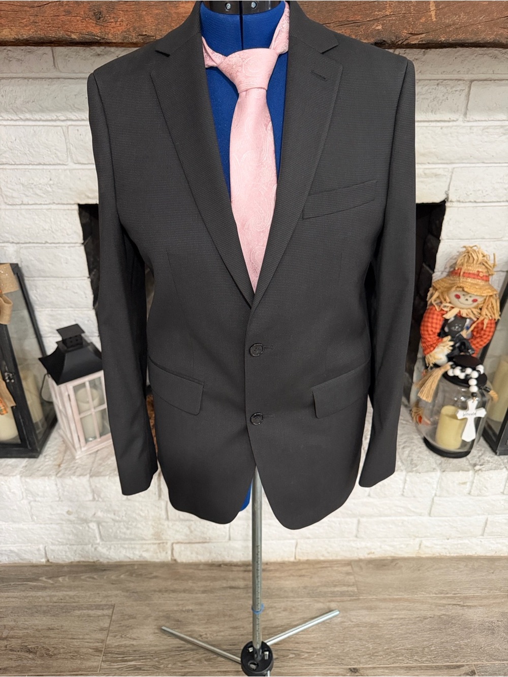 Apt. 9 Men’s Charcoal Two-Button Suit with Jacket, Pants, Tie and belt